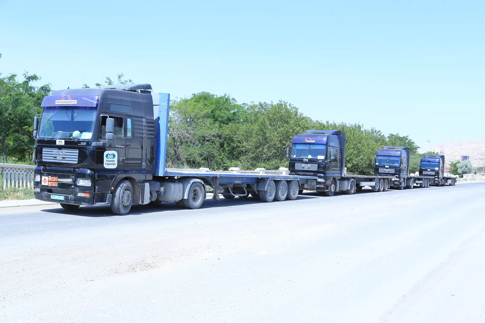 ADR-marked tractor units with flatbed trailers